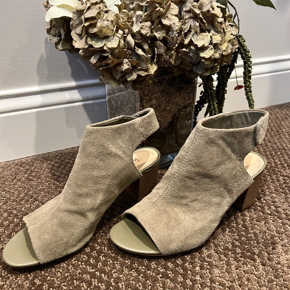 Clarks open toe suede shoes